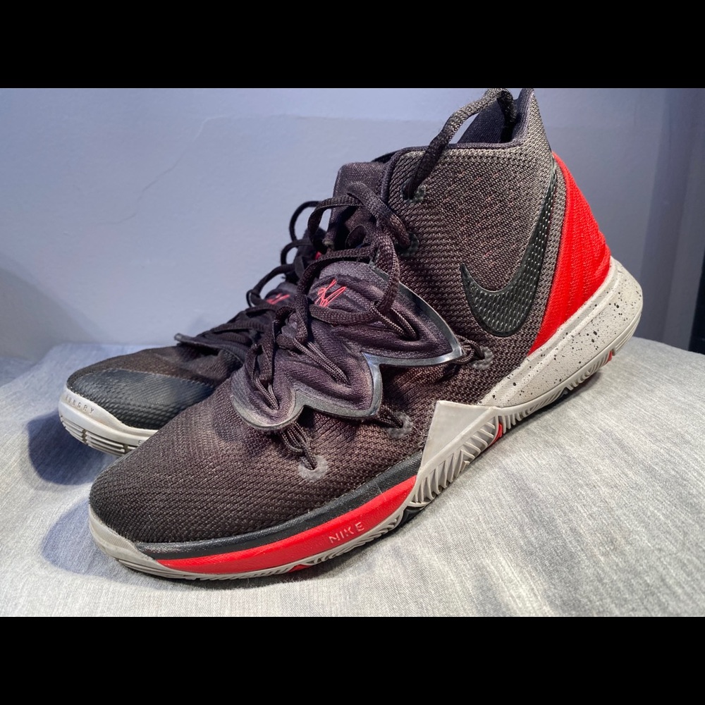 Nike Kyrie 5 Big Kids’ Shoe 5y 'BRED' AQ2456-600